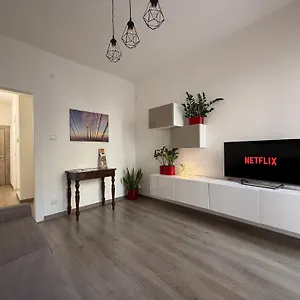 Apartment La Casa In Via Venti, Verona